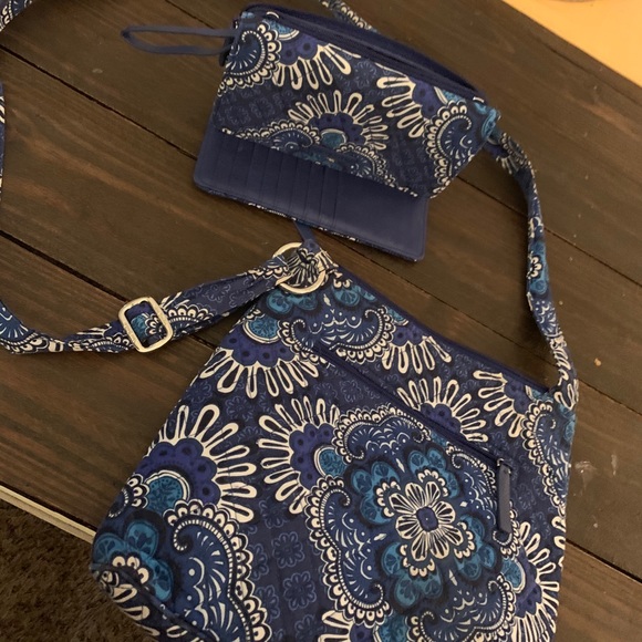Vera Bradley Bag with Matching Wallet - Picture 2 of 5